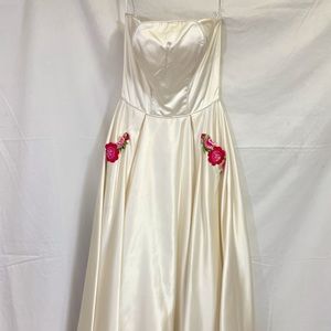 Simple Sherri Hill with embroidered roses along pockets region